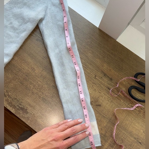 Cortland Park Women’s Blue and Cream 100% Cashmere Sweater size XS - Picture 5 of 6